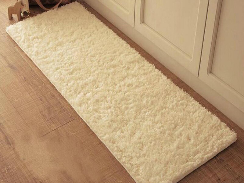 Бежевый ковер на кухне